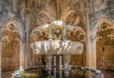 葡萄牙巴塔哈修道院的洗手盆喷泉