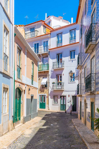 葡萄牙里斯本阿尔法马区狭窄的街道