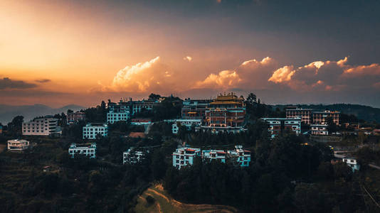 尼泊尔喜马拉雅山古代佛教寺院图片