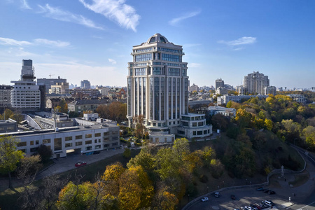 高层住宅绿色城市景观鸟瞰图