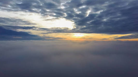 射线 早晨 夏天 薄雾 气氛 天空 飞行 毛茸茸的 气象学