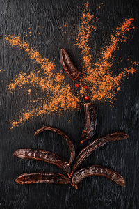 把豆荚果肉里的甜粉炸开.照片