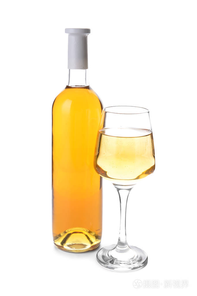 白底酒瓶和酒杯