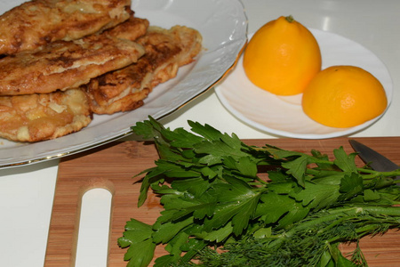 特写镜头 炸薯条 食物 牛排 盘子 晚餐 沙拉 油炸 番茄