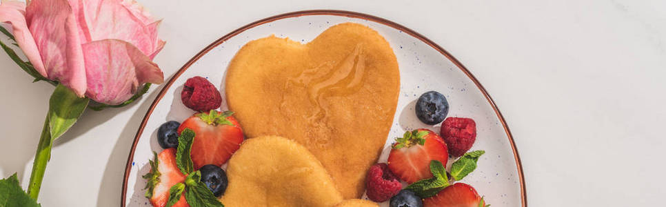 蓝莓 烙饼 浆果 盘子 月日 植物 早餐 美味的 浪漫的