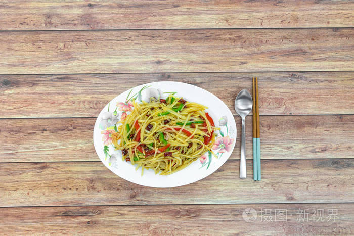 平铺传统中国四川家常菜 青红椒土豆丝 蔬菜菜 酸辣味 土豆脆嫩可口 照片 正版商用图片26nxvc 摄图新视界 平铺传统中国四川家常菜 青红椒土豆丝 蔬菜菜 酸辣味 土豆脆嫩可口 照片 正版商用图片26nxvc 摄图新视界