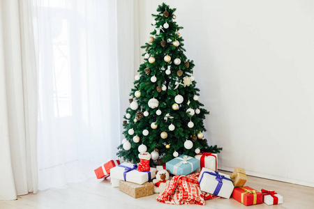 圣诞树与礼物节日新年室内装饰为背景