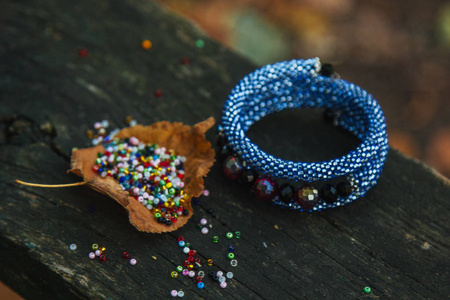 珍珠的绳图片-珍珠的绳素材-珍珠的绳插画-摄图新视界