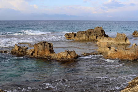 冬天 天空 旅行 假期 海滩 自然 石头 波浪 季节 以色列