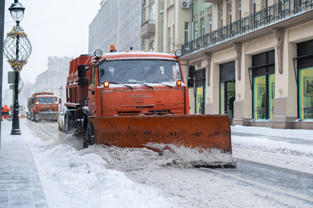 暴风雪 打扫 清理 驱动 机器 人群 重的 男人 车辆 水桶