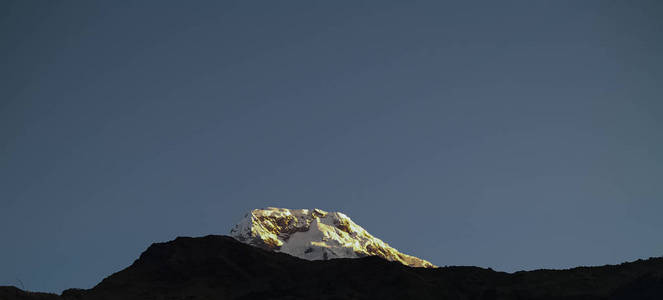 雪山上的喜马拉雅山风景