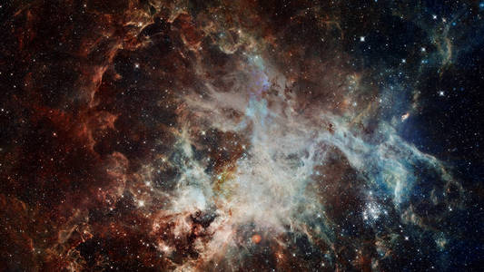 一个光荣的，丰富的恒星形成星云。这张图片的元素由美国宇航局提供