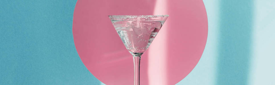 玻璃 酒精 液体 粉红色 圆圈 酒吧 饮料 日光 复制空间