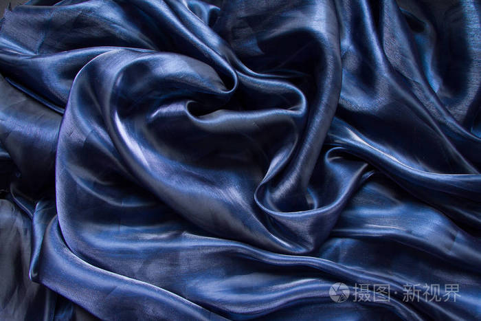 背景织物折叠深蓝色薄纱或欧根纱选择性聚焦