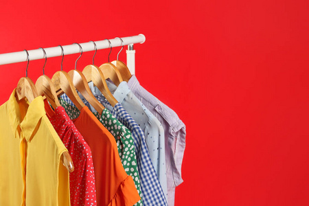 收集 服装 设计师 时尚 零售业 打扫 购买 夏天 衣柜