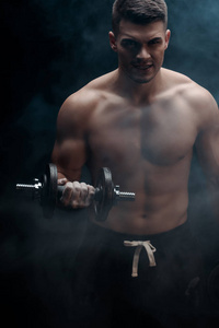 适合 锻炼 男人 白种人 运动 健身 肌肉 黑暗 权力 运动员