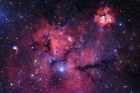 外太空的星云和恒星。这张图片的元素由美国宇航局提供