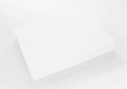 白色背景上有柔和阴影的a4空白纸叠照片
