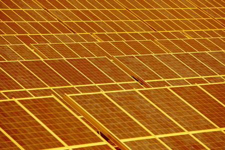太阳能电池板厂。可持续可再生光伏发电