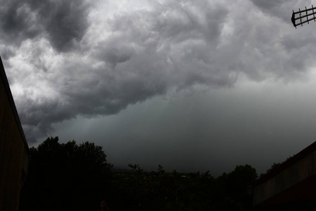 降雨量 重的 旋风 暴风雨 天空 打雷 启示录 洪水 风景