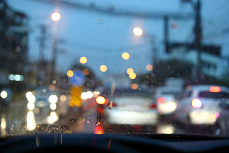 暴雨雨天夜市道路交通拥堵