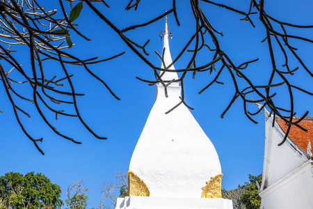 著名的白塔是一座佛教寺院