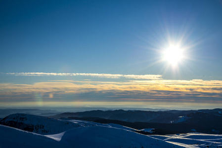 日出 太阳 小山 日落 天气 风景 美丽的 巡航 滑雪 森林