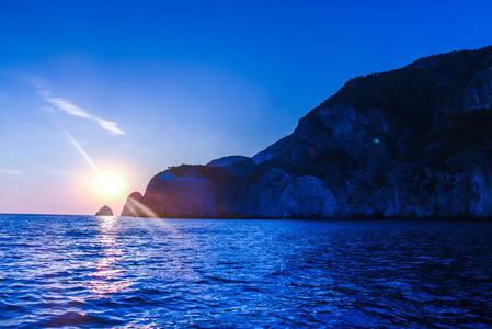 美丽的 太阳 日落 岩石 海岸线 傍晚 风景 黄昏 海滩