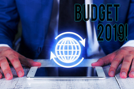 说明2019年预算的书面说明。展示本年度收支预算的商业照片。