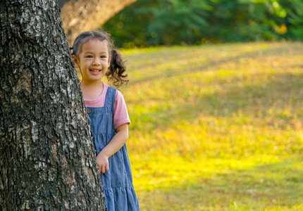 可爱的 青年 隐藏 领域 白种人 可爱极了 孩子们 漂亮的