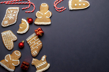 姜饼曲奇，圣诞自制姜饼，空拷贝空间。庆祝烹饪冬季概念。新年和圣诞节明信片或请柬