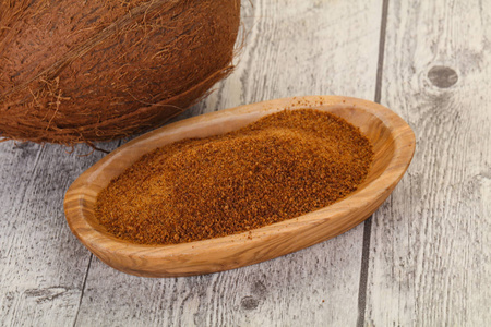 椰子红糖在碗里照片