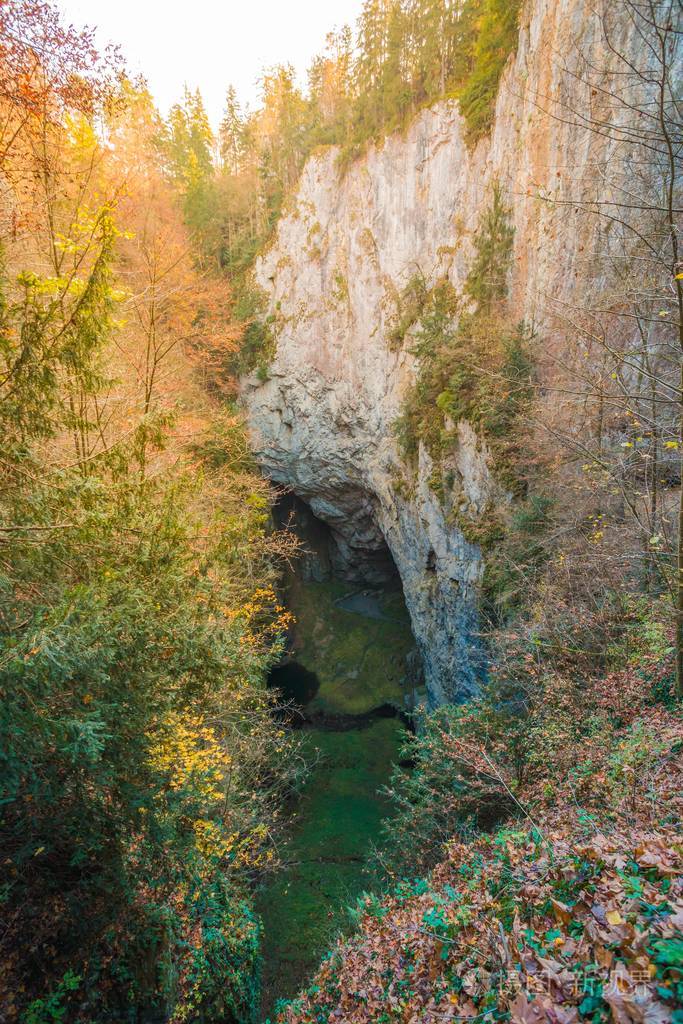 马科查峡谷深渊捷克普罗帕斯马科查是捷克共和国摩拉维亚南部摩拉维亚