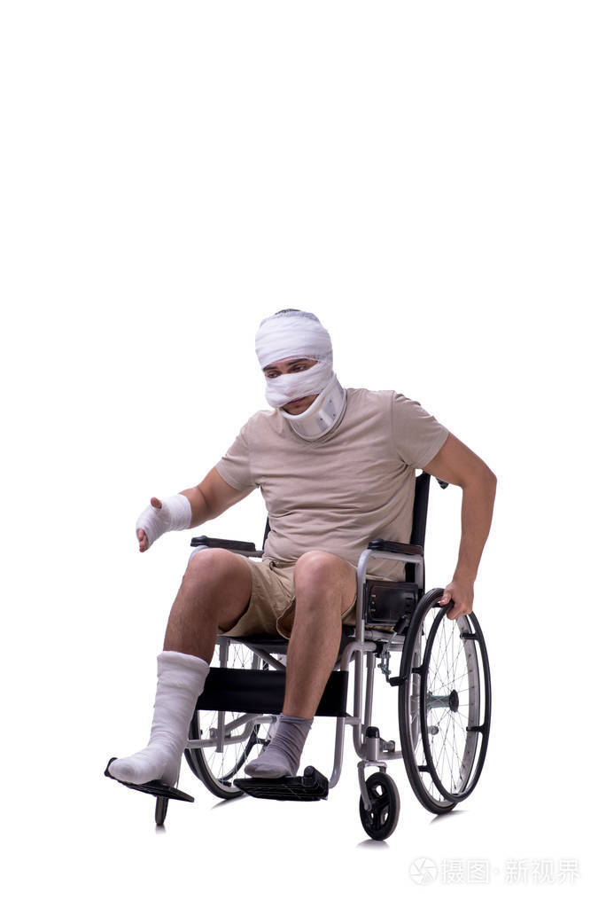 坐轮椅的受伤男子被隔离在白色