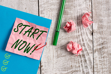 文字加上彩虹显示开始的文字标志.