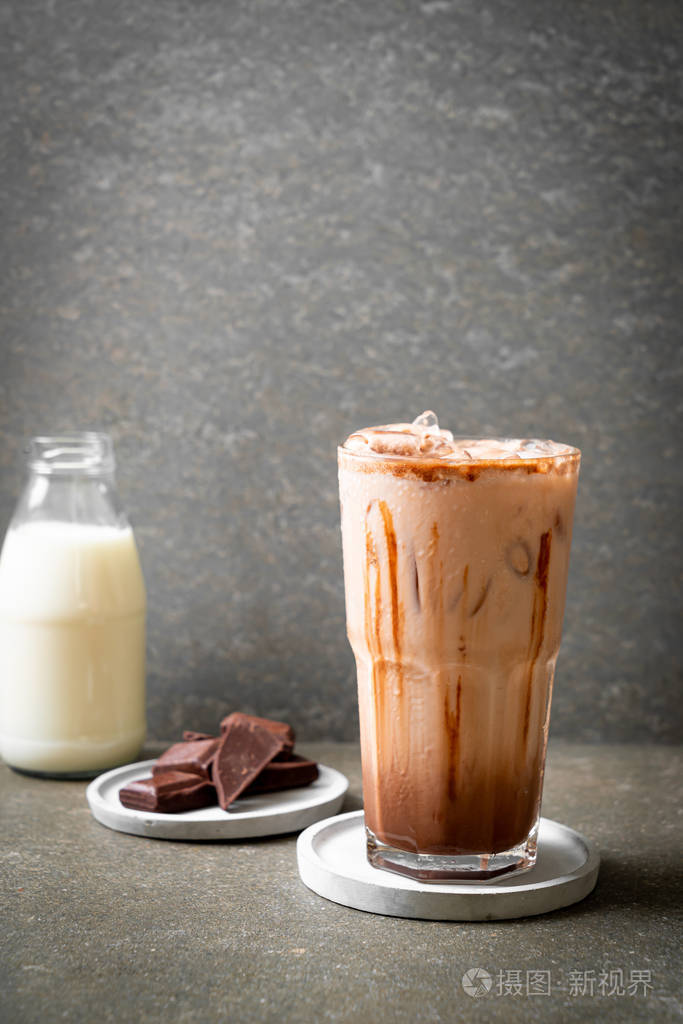 冰巧克力奶昔饮料