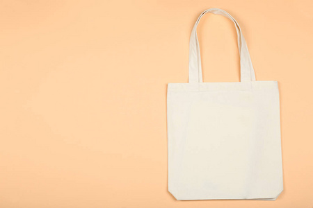 棉质背景米黄色背景白色棉质环保袋照片