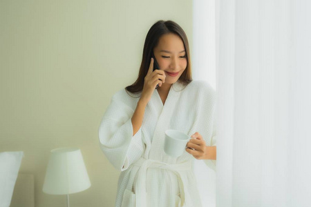 Portrait beautiful young asian women with coffee cup and mobile 