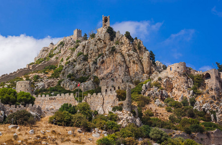 基里尼亚地区历史悠久的圣希拉里翁城堡北塞浦路斯