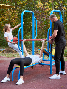 运动服 在一起 耐力 家庭 锻炼 举起 运动 男人 团结