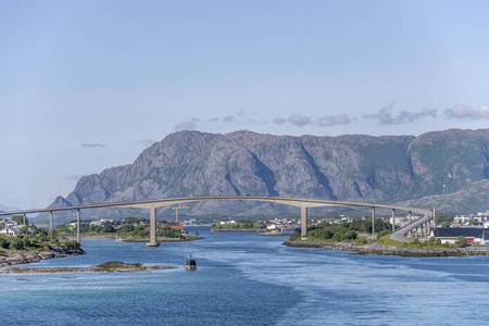 挪威布朗诺伊斯德峡湾大桥