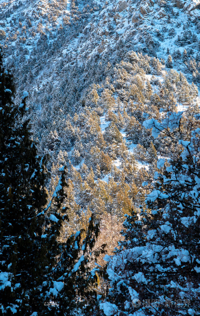 严冬在山中天气晴朗