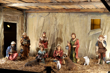 传统的圣诞节与国王和动物的诞生场景
