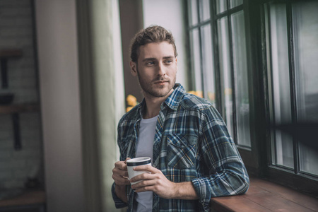 打篮球帅哥迷晕图片