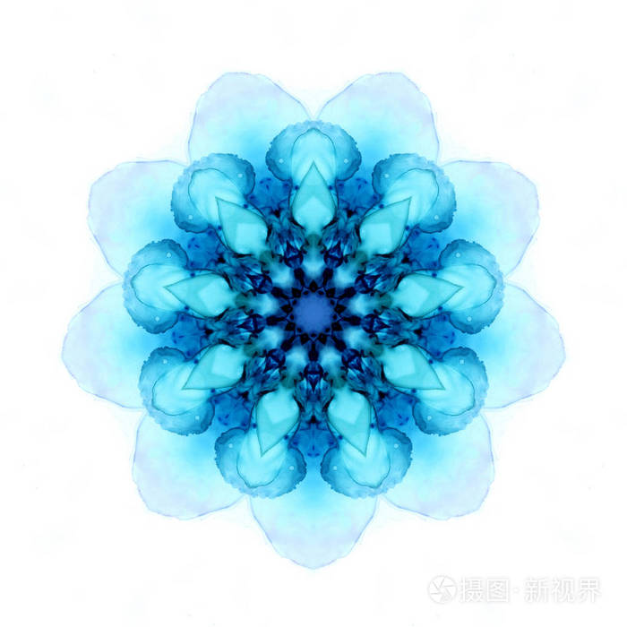 精致的水彩画雪花图案孤立在白色背景上万花筒效应