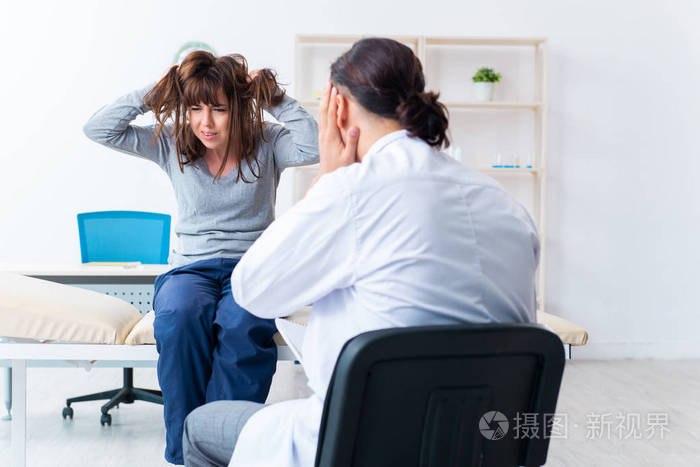 女精神病患者就诊期间照片-正版商用图片26uq32-摄图新视界