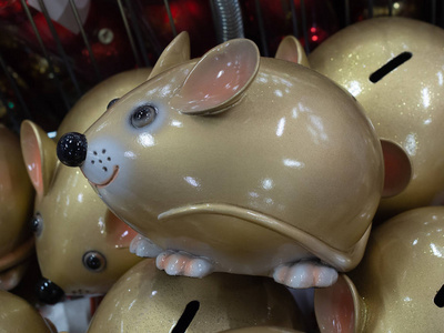 陶瓷小人绿色老鼠存钱罐。2020年标志