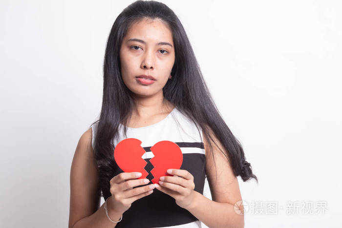 美丽的年轻的亚洲女人心碎了