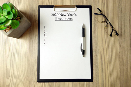 2020年新年决议空白纸上的文字