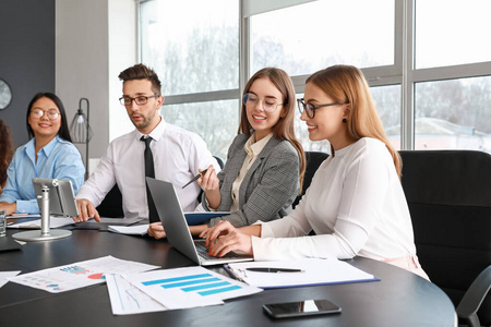 经济商务会议图片-经济商务会议素材-经济商务会议插画-摄图新视界